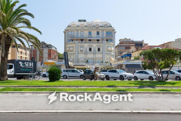 Bilocale in Viale Giosuè Carducci 42/a, Viareggio