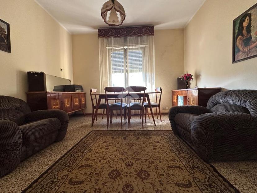 Casa indipendente in Piazzale Vittorio Veneto 60, Bussolengo — foto 3 di 5