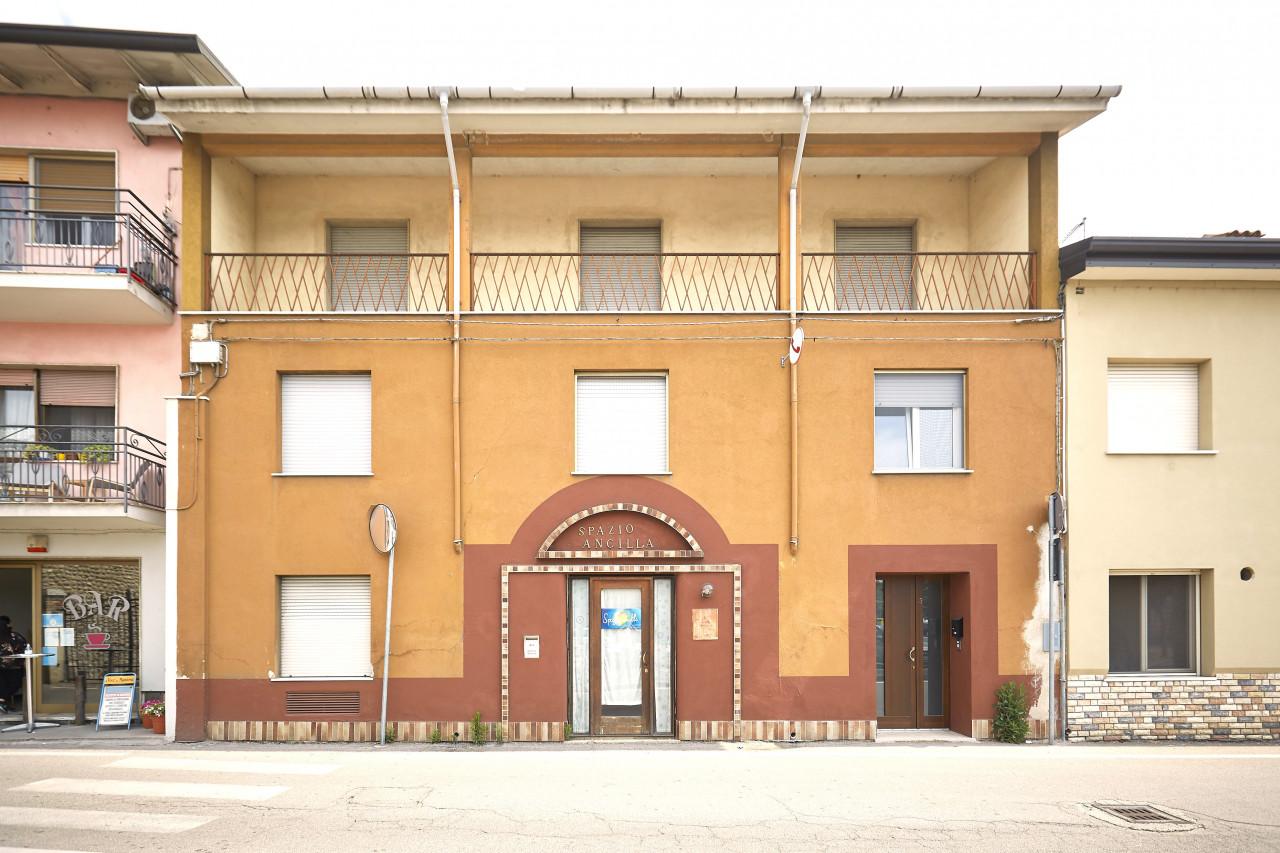 Villa a schiera, Valeggio sul Mincio