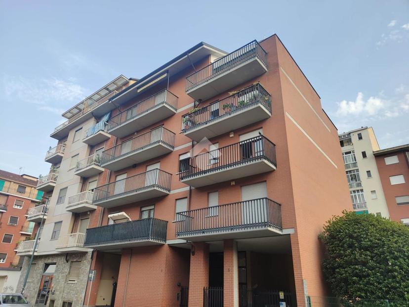 Trilocale in Via Carlo Lorenzini 5, Torino