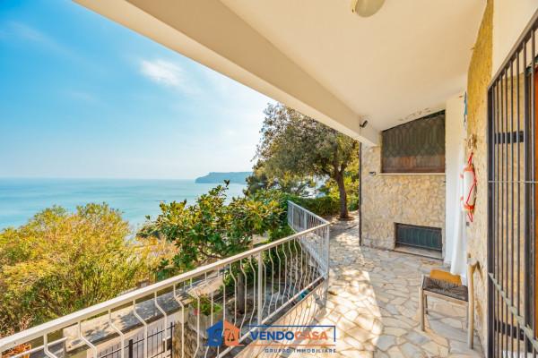 Villa in Via dei Pini 16, Bergeggi — foto 3 di 5