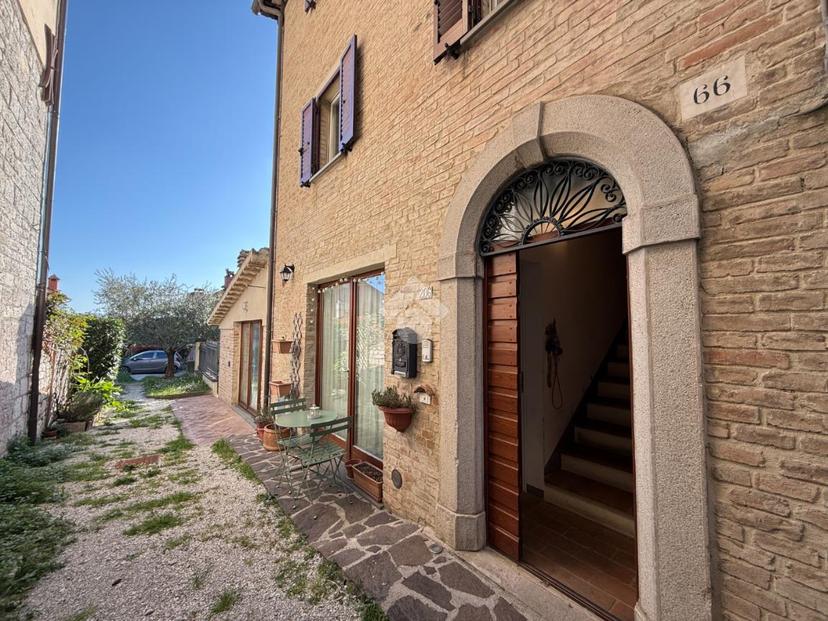 Casa indipendente in Via di Porta Romana 66, Gubbio — foto 2 di 5