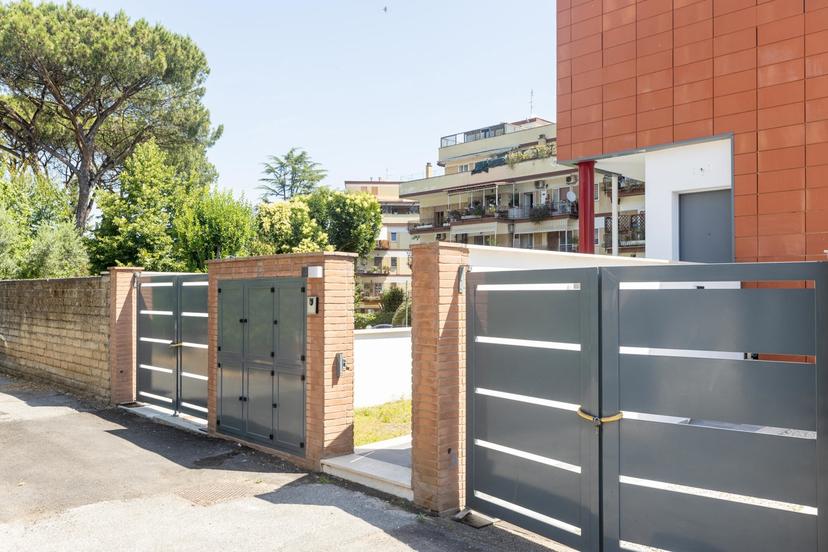 Trilocale in Vicolo Veientano  00, Roma
