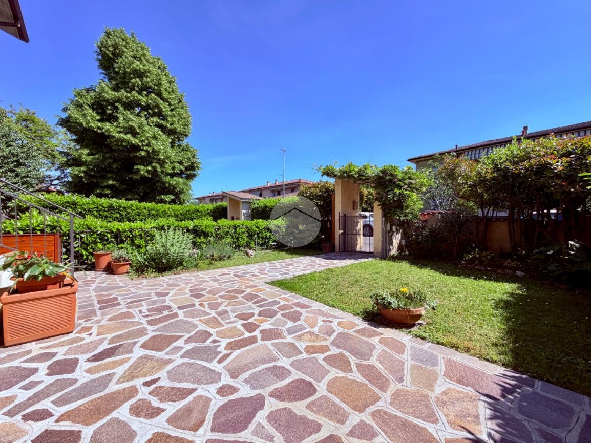 Villa a schiera in Via C. Battisti 13, Flero