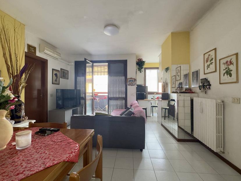 Trilocale in Via dei Mille 10, Bovisio-Masciago