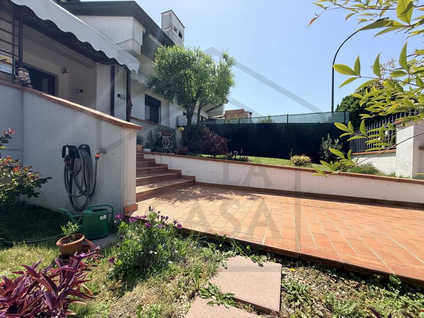 Villa in Via Enrico Bernardi, Abano Terme — foto 4 di 5