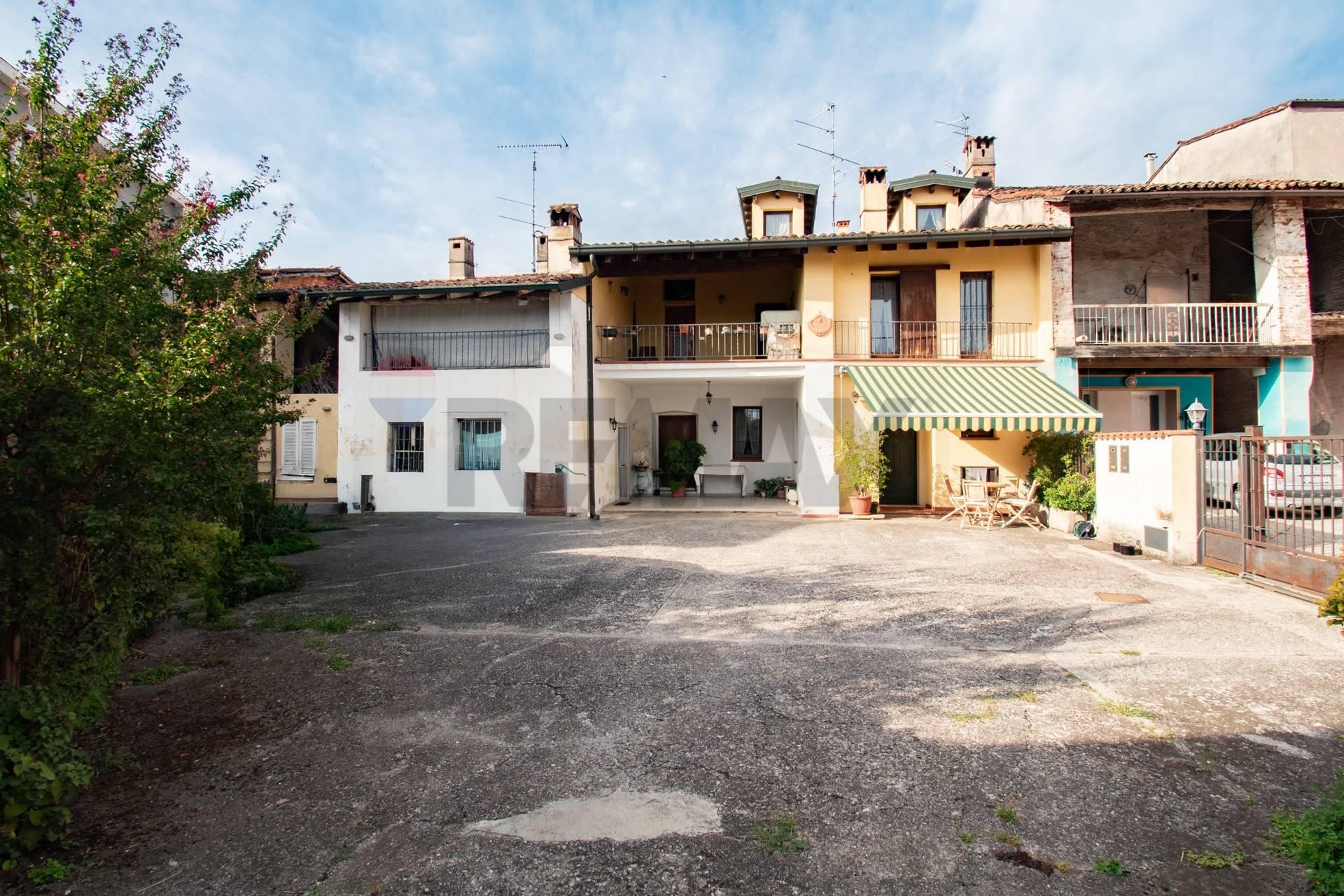 Casa indipendente in Piazza Ippolito Calini 23, Mairano