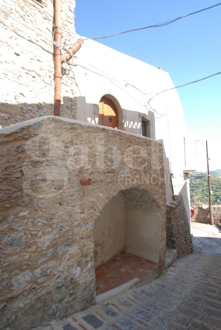 Terratetto plurifamiliare in Piazza Vecchia Snc, Casalvecchio Siculo