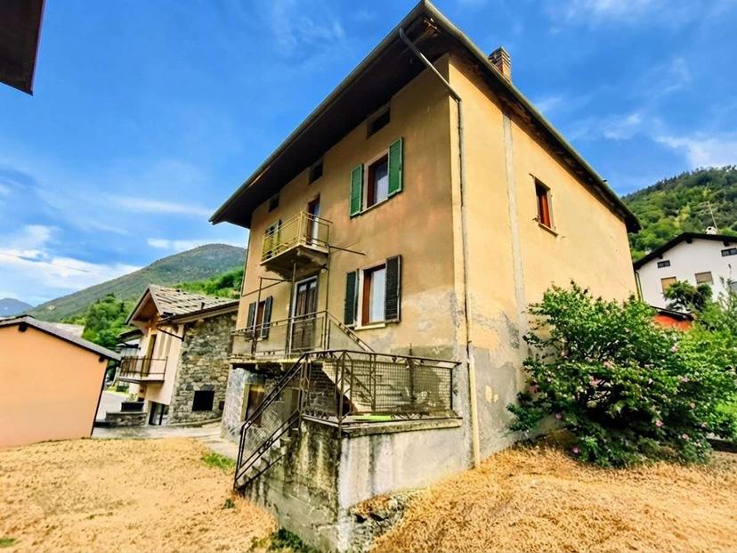 Casa indipendente in Miseregne 90, Fénis — foto 4 di 4
