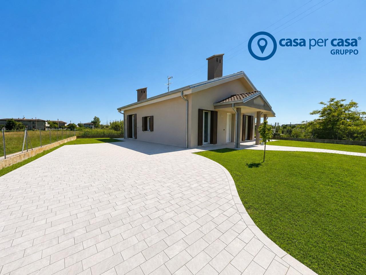 Casa indipendente in Via Livelli, Porto Viro