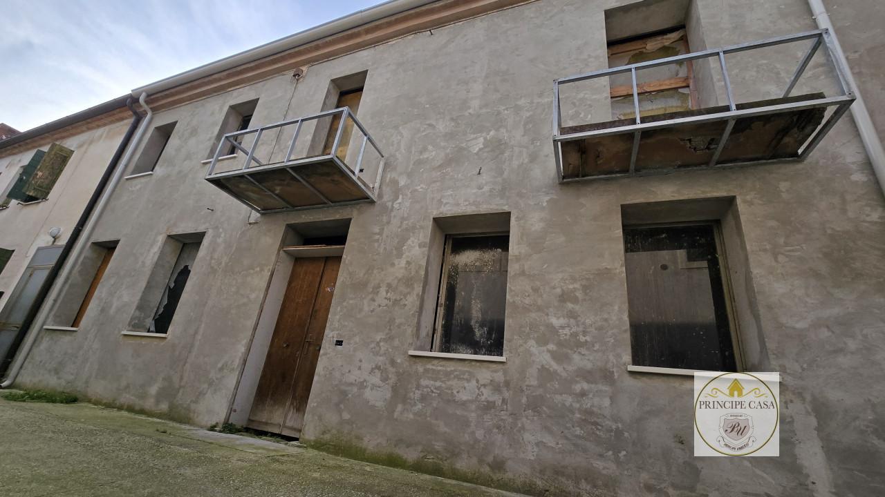 Villa a schiera in Viale Fiume, Este