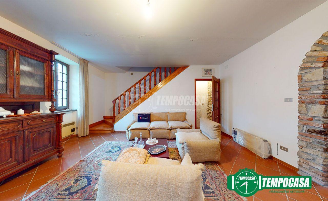 Casa indipendente in Piazza Garibaldi, Ponzone