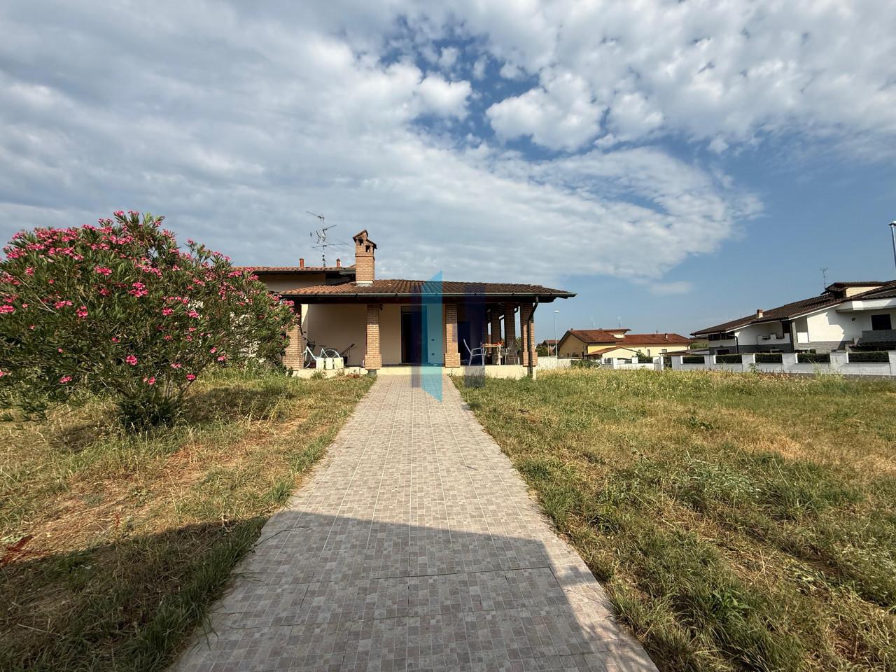 Villa in Via Kennedy 10, Borgo San Giacomo