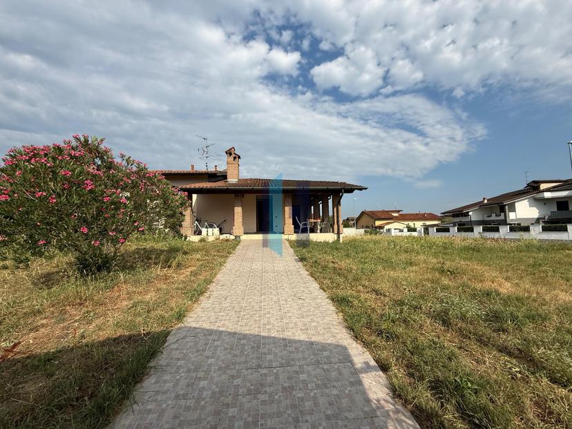 Villa in Via Kennedy 10, Borgo San Giacomo