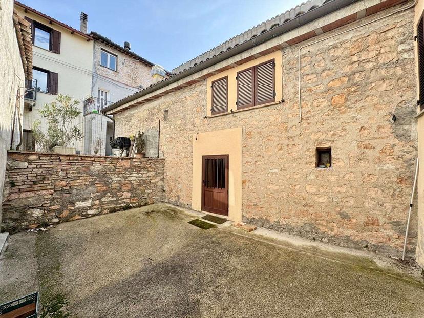 Rustico in Frazione Palazzo Mancinelli , Gualdo Tadino — foto 2 di 5