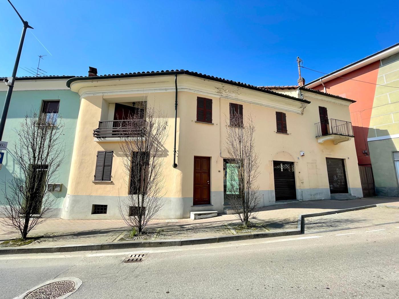 Terratetto unifamiliare in Piazza Vittorio Emanuele  12, Ceresole Alba