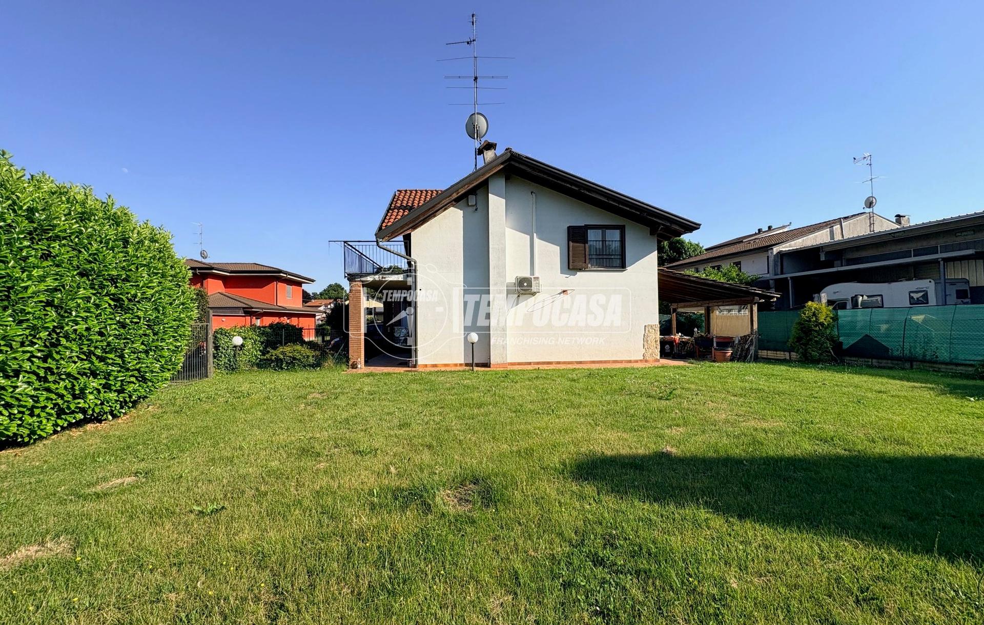 Villa a schiera, Fino Mornasco