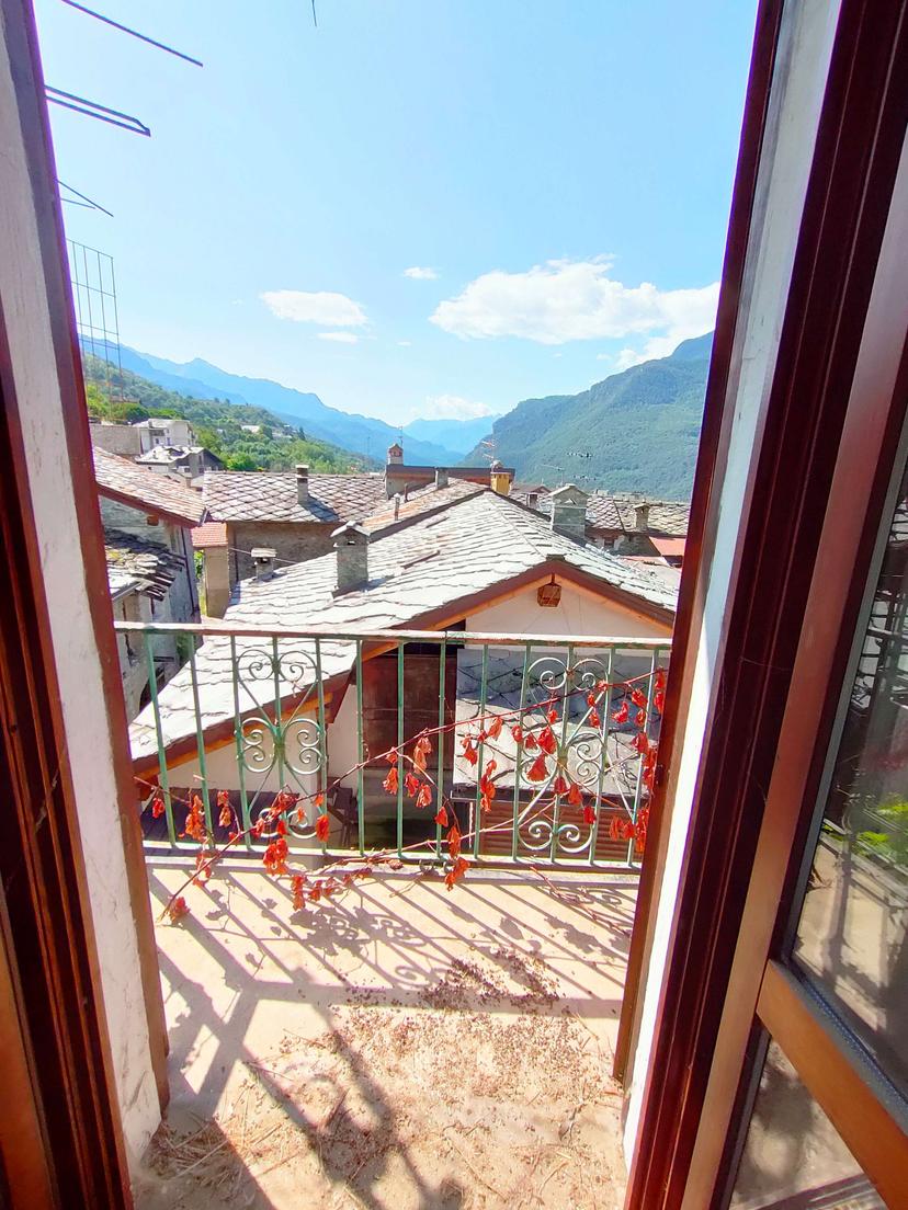 Casa indipendente in Frazione Ecrivin 2, Saint-Vincent — foto 3 di 5