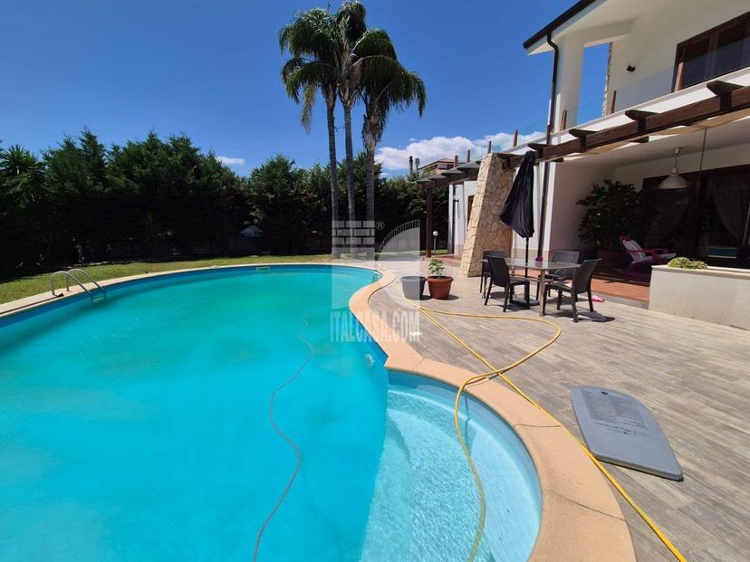 Villa in Via dei Melograni, Crotone — foto 2 di 5