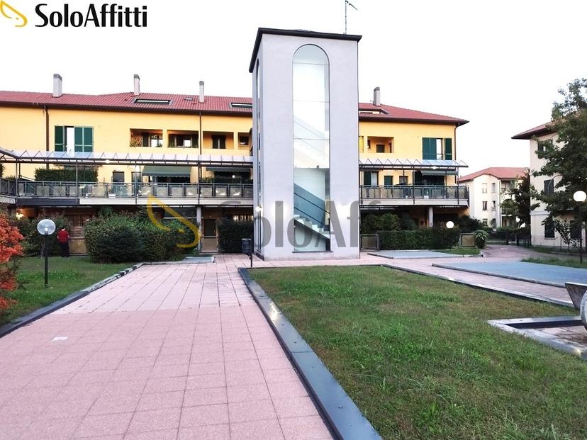 Trilocale in Viale J.F Kennedy 15, Garbagnate Milanese