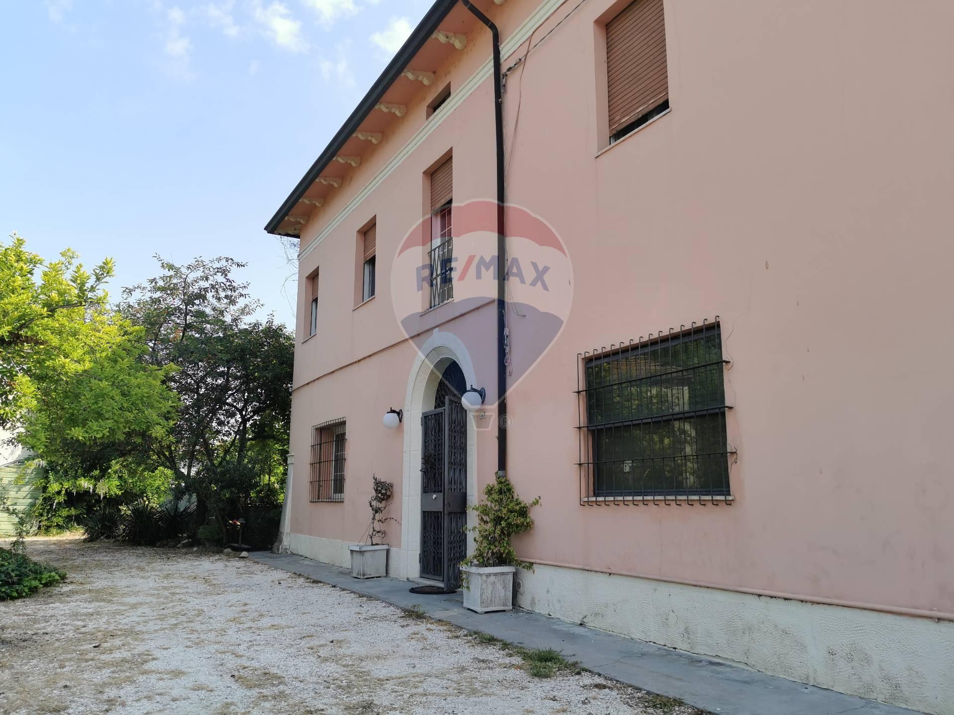 Casa indipendente in Via Bondenese 127, Cento