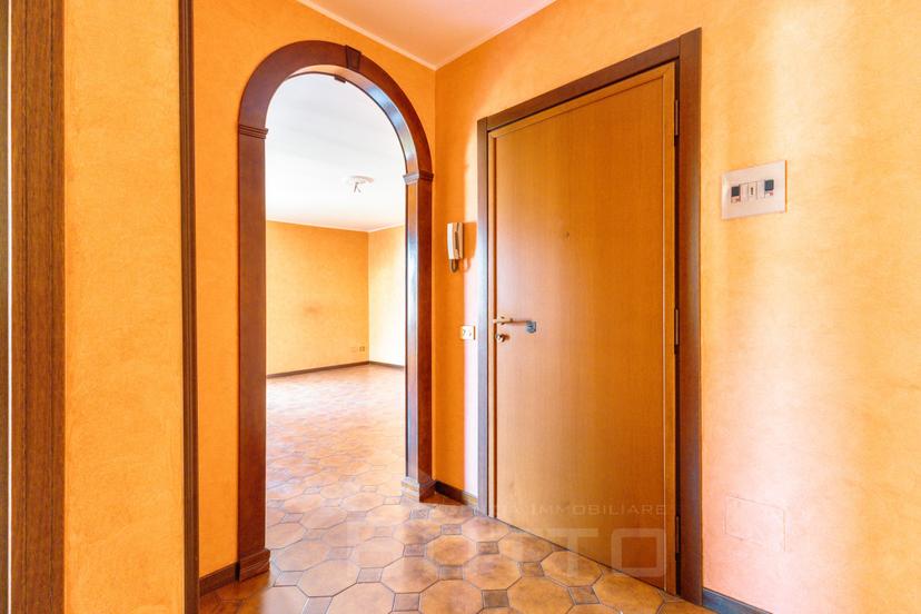 Trilocale in Via Bruno Bertone, Casale Corte Cerro — foto 3 di 5