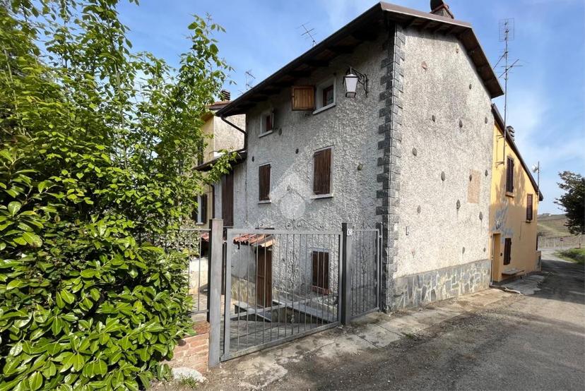 Casa indipendente in Località Valdamonte 48, Santa Maria della Versa