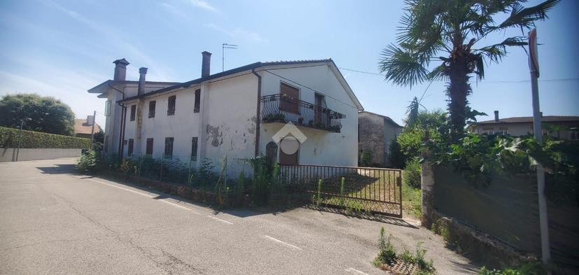 Villa in Via Chiesa 1, Loria — foto 5 di 5