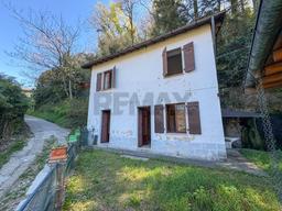 Casa indipendente in Via Scerè 17, Besano