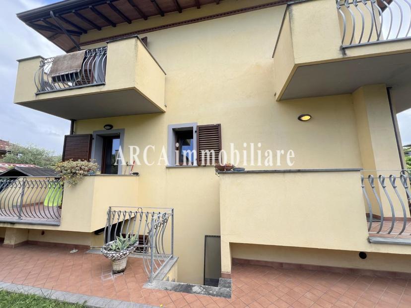 Villa bifamiliare, Pietrasanta