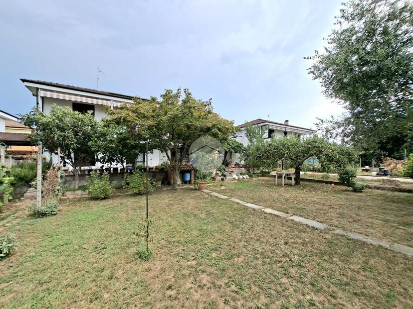 Casa indipendente in Strada Falchetto 59, Bra — foto 3 di 5