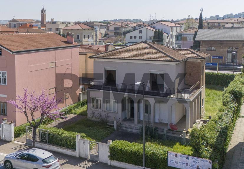 Casa indipendente in Viale Giosuè Carducci 128, Mondolfo — foto 4 di 5