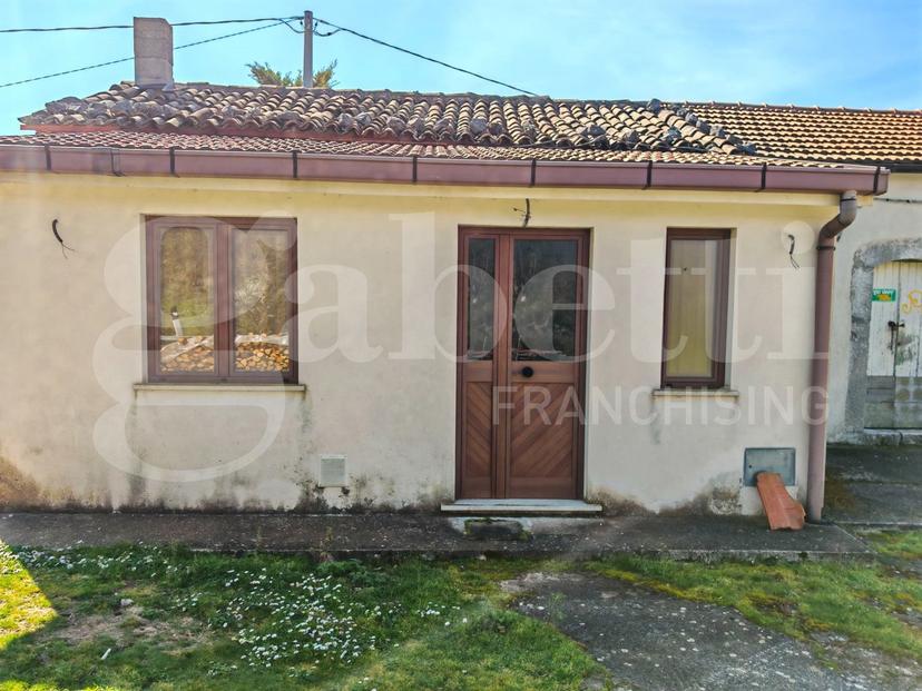 Casa indipendente in Contrada Fontana di Cesima S/N, Sesto Campano — foto 5 di 5