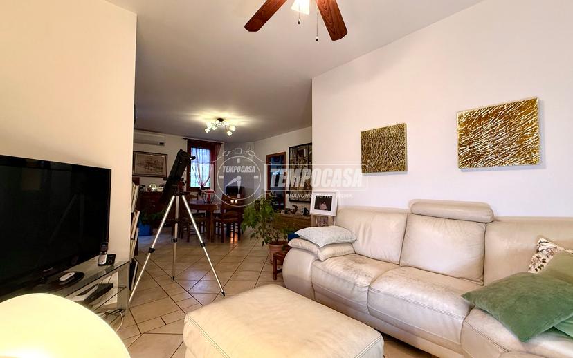 Villa a schiera in Via Monte Grappa 30/a, Merate — foto 2 di 5