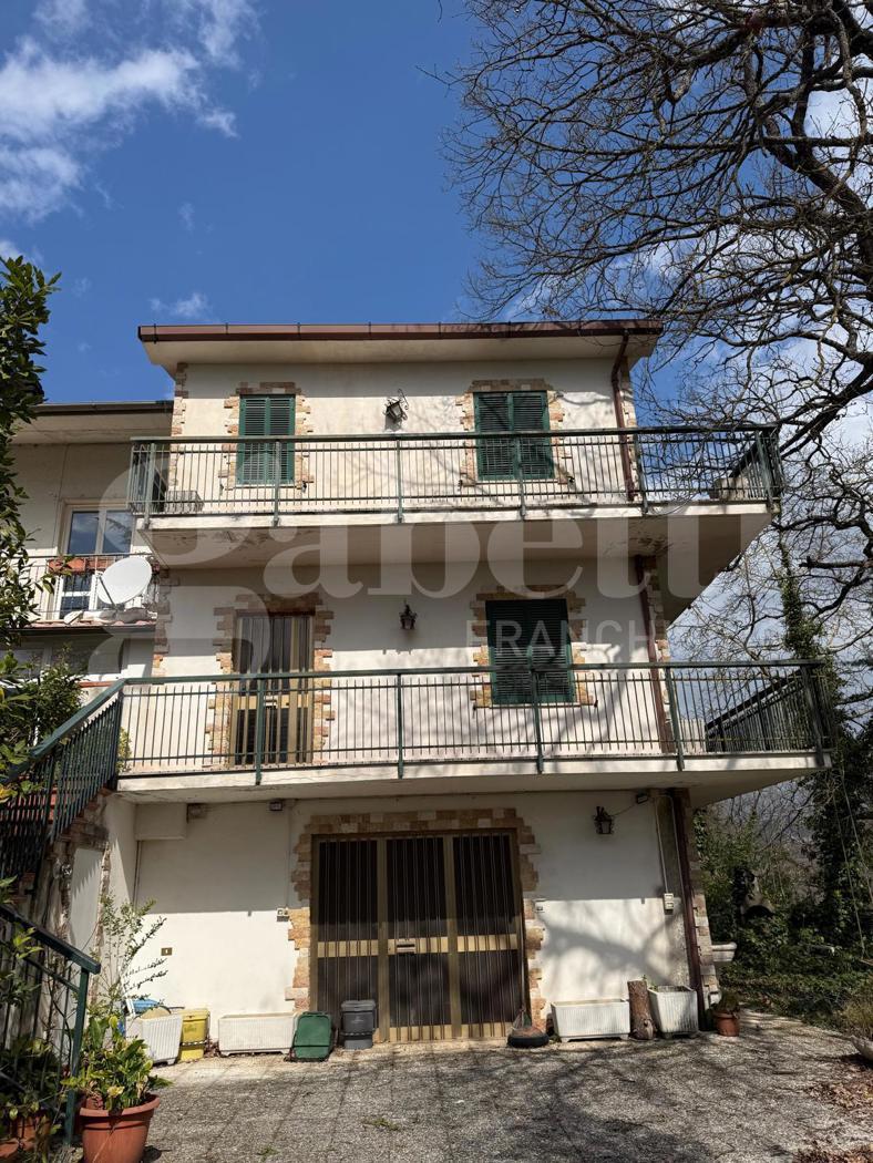 Casa indipendente in Località Vallopara Snc, Colli sul Velino