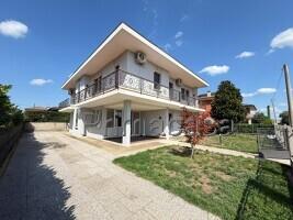 Casa indipendente in Via Monte Altissimo 39, Cerea — foto 2 di 5