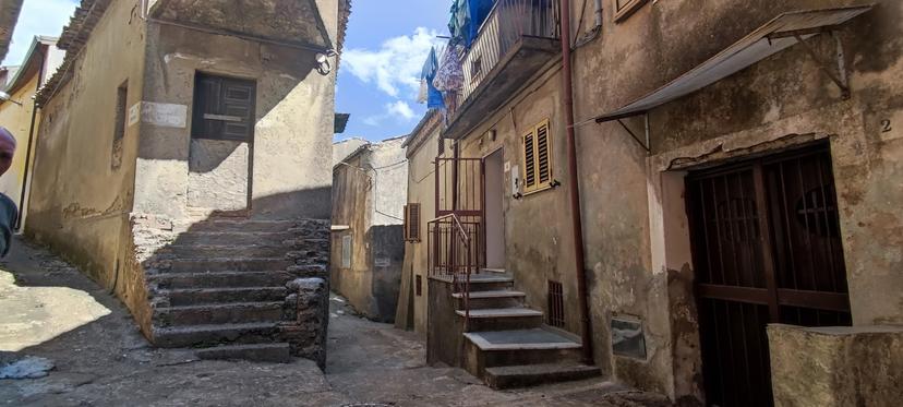 Trilocale in Vico 4 Fontana  4, Girifalco — foto 4 di 5