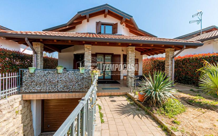 Villa in Via Castelletto Ticino, Borgo Ticino — foto 3 di 5