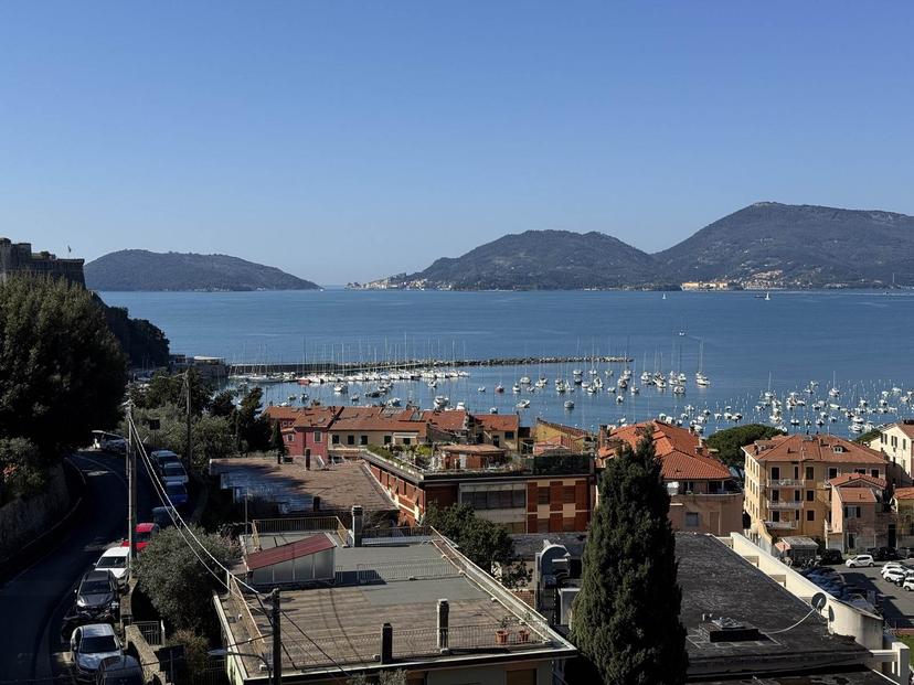 Appartamento in Via della Repubblica, Lerici