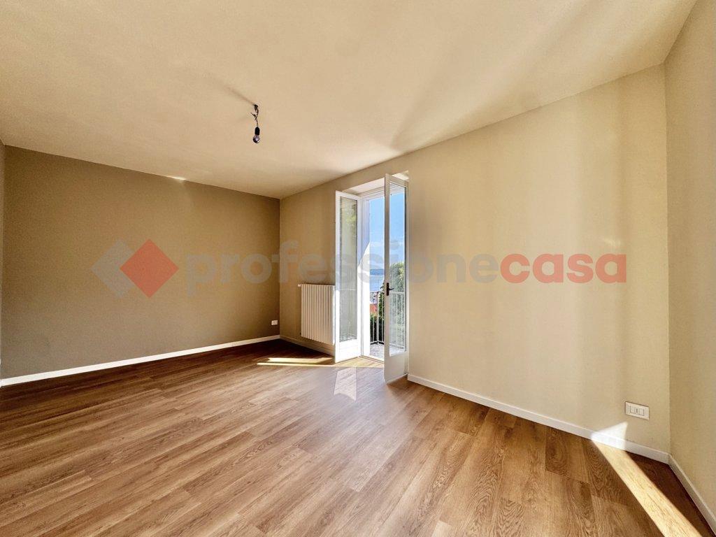 Trilocale in Via IV Novembre, Belgirate