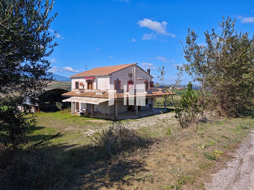 Villa in Via Villa De Luca 12, Bellante — foto 2 di 5