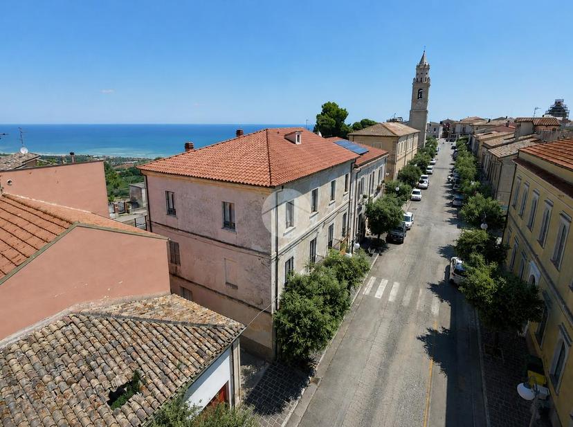 Casa indipendente in Corso Umberto I 43, Roseto degli Abruzzi — foto 2 di 5