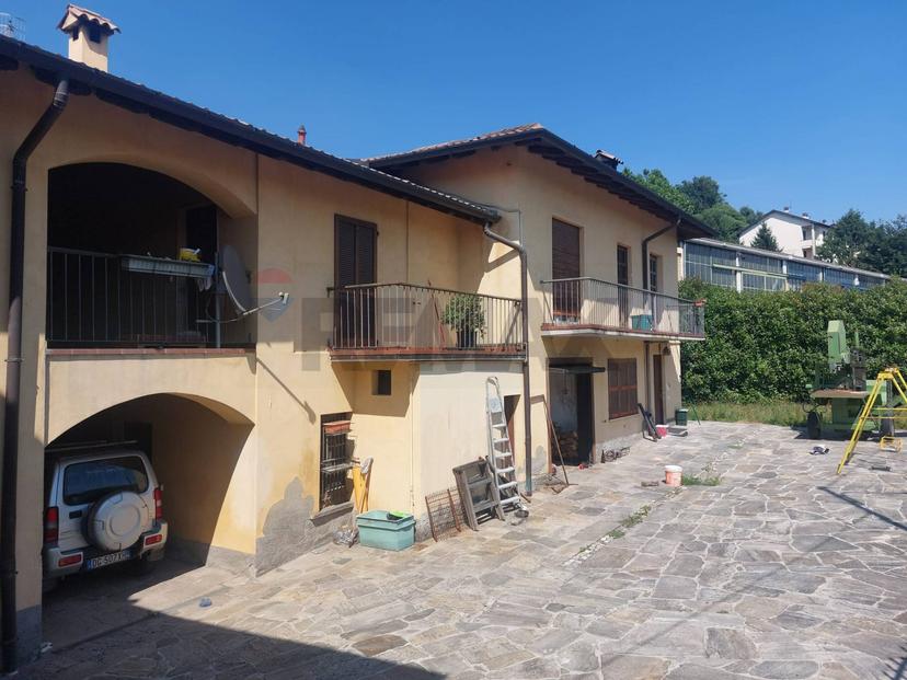 Bilocale, Barasso