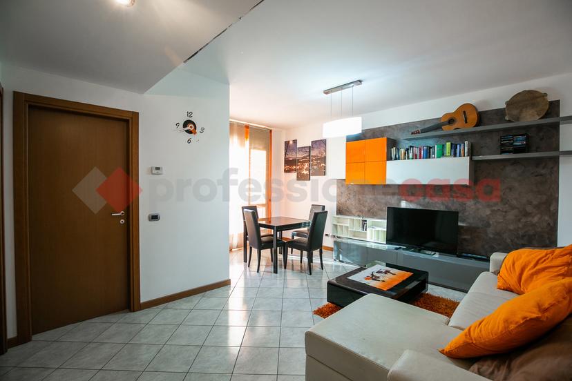 Bilocale in VI San Michele 9, Varedo — foto 2 di 5