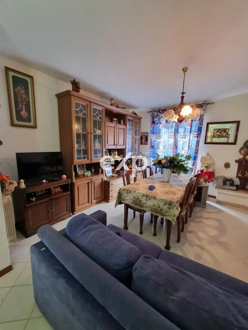 Appartamento in Via Francesco Petrarca, 17, Cesa — foto 3 di 5