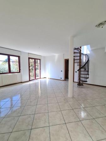 Trilocale in Via Monviso, Lomazzo — foto 2 di 5