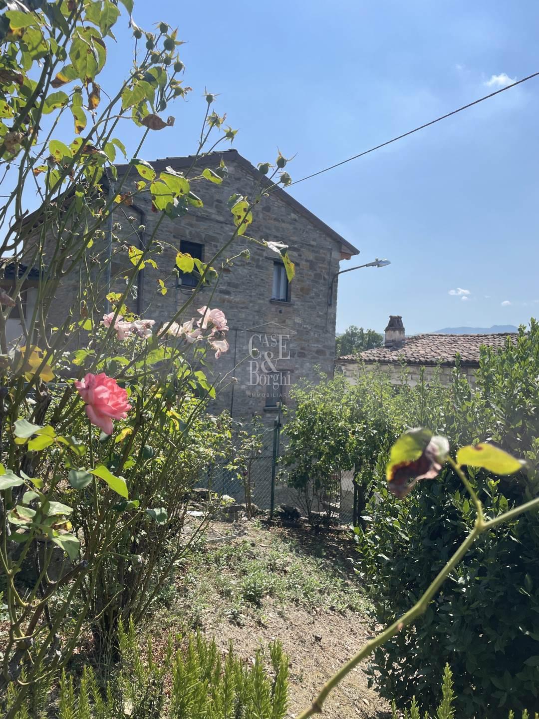Casa indipendente in Frazione Gabbione, Romagnese