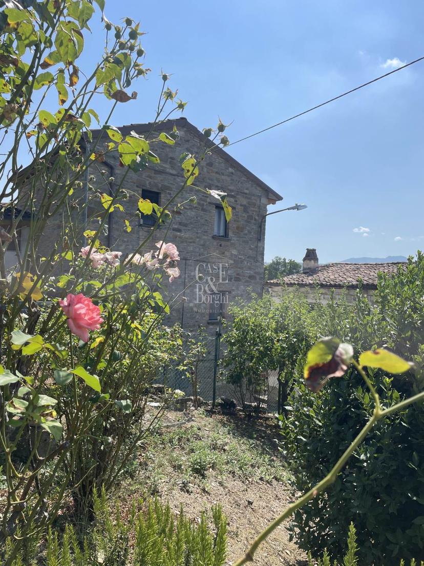 Casa indipendente in Frazione Gabbione, Romagnese