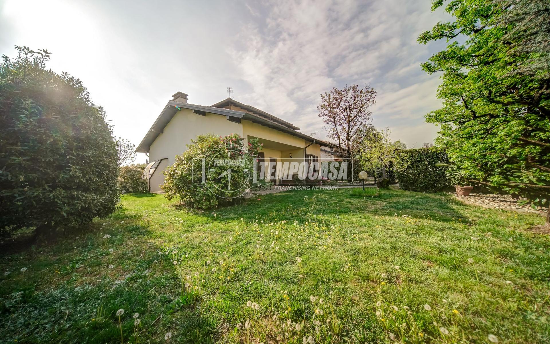 Villa in Via Aspesi Gaetano, Samarate
