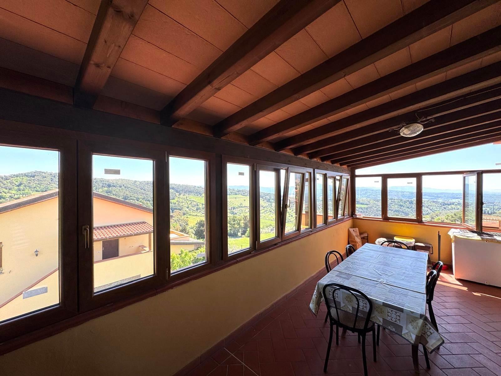 Trilocale, Riparbella